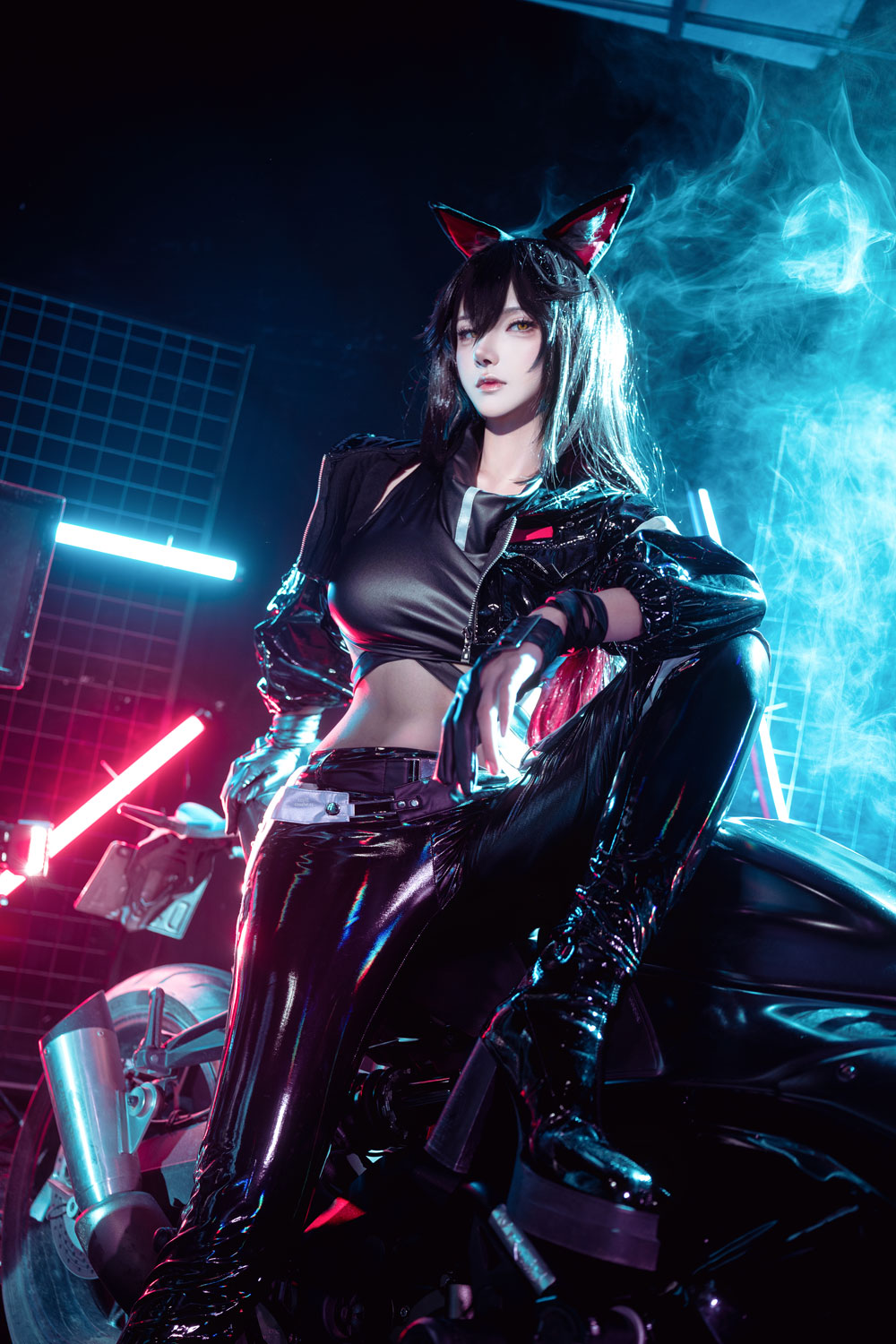 Seya-狮砸《明日方舟》德克萨斯音律联觉COSPLAY图片写真在线看