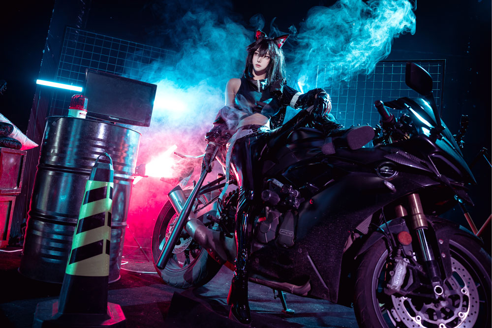 Seya-狮砸《明日方舟》德克萨斯音律联觉COSPLAY图片写真在线看