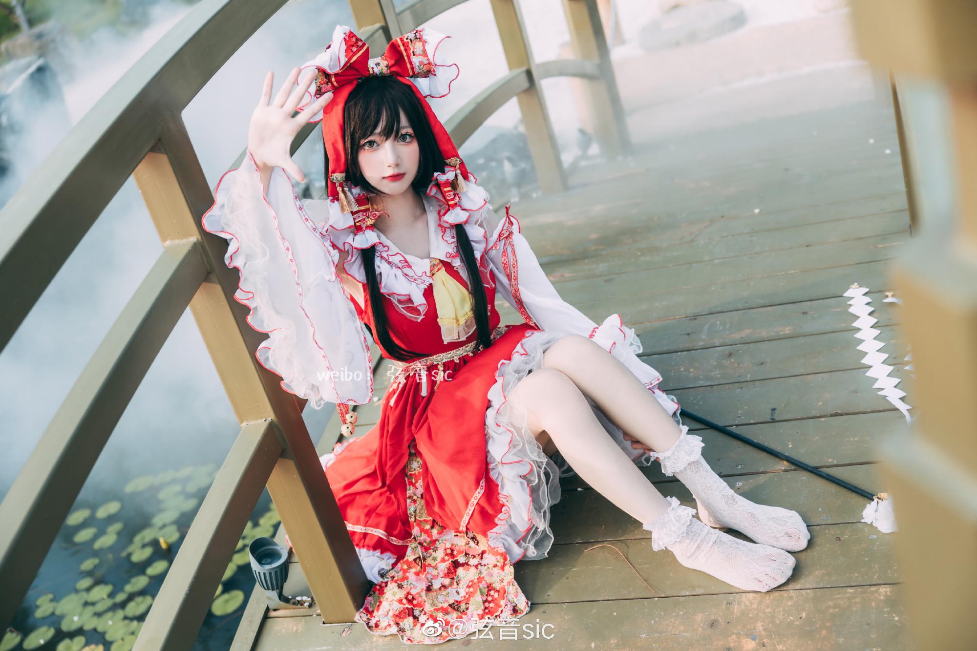 弦音sic 《东方Project》博丽灵梦COSPLAY衣服扮装