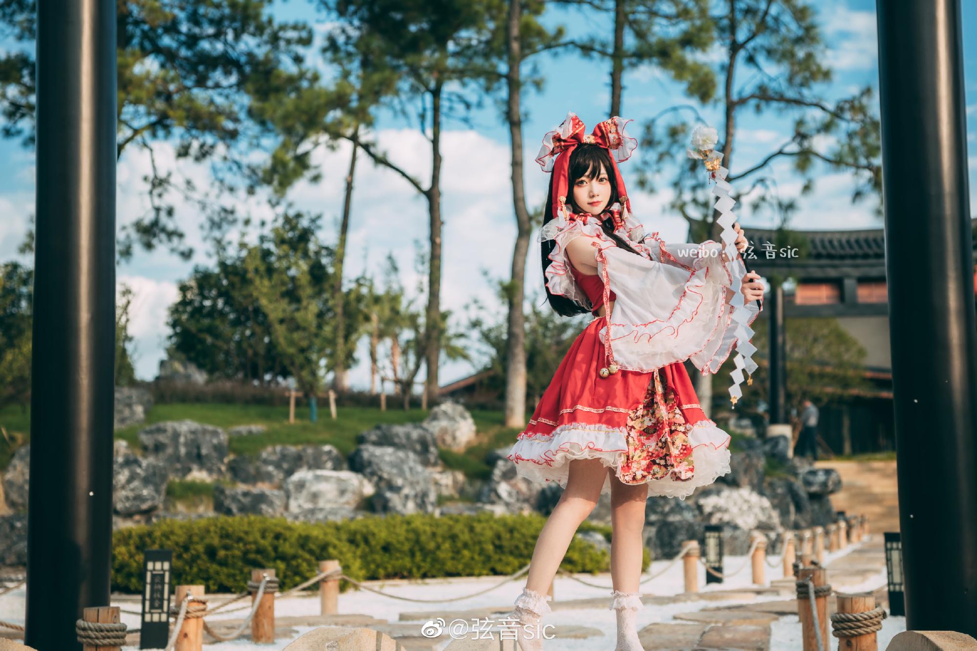 弦音sic 《东方Project》博丽灵梦COSPLAY衣服扮装