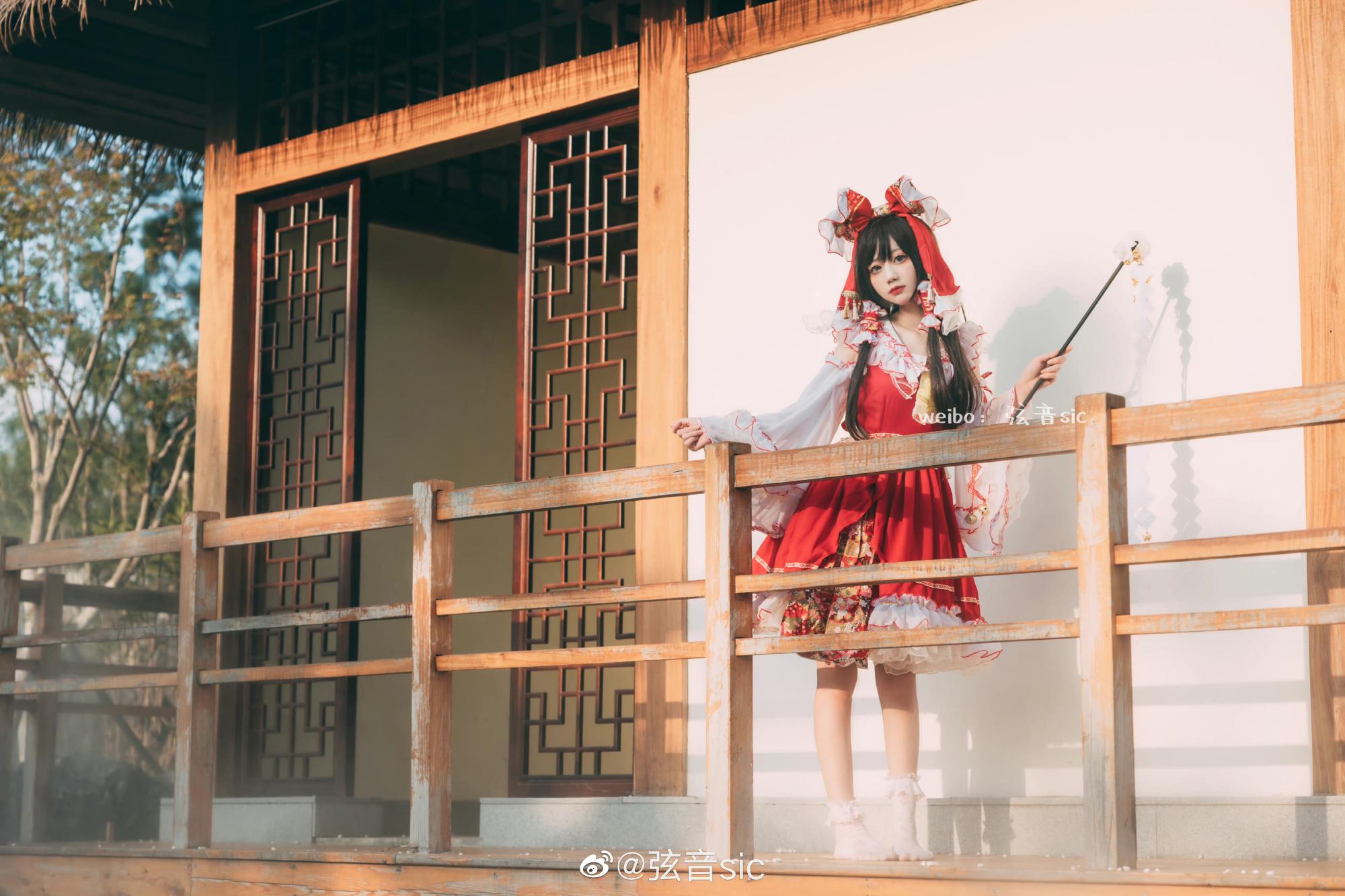 弦音sic 《东方Project》博丽灵梦COSPLAY衣服扮装