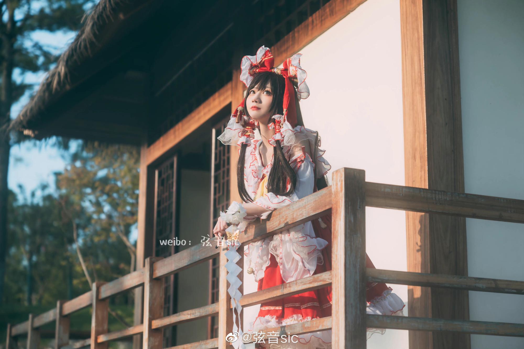 弦音sic 《东方Project》博丽灵梦COSPLAY衣服扮装