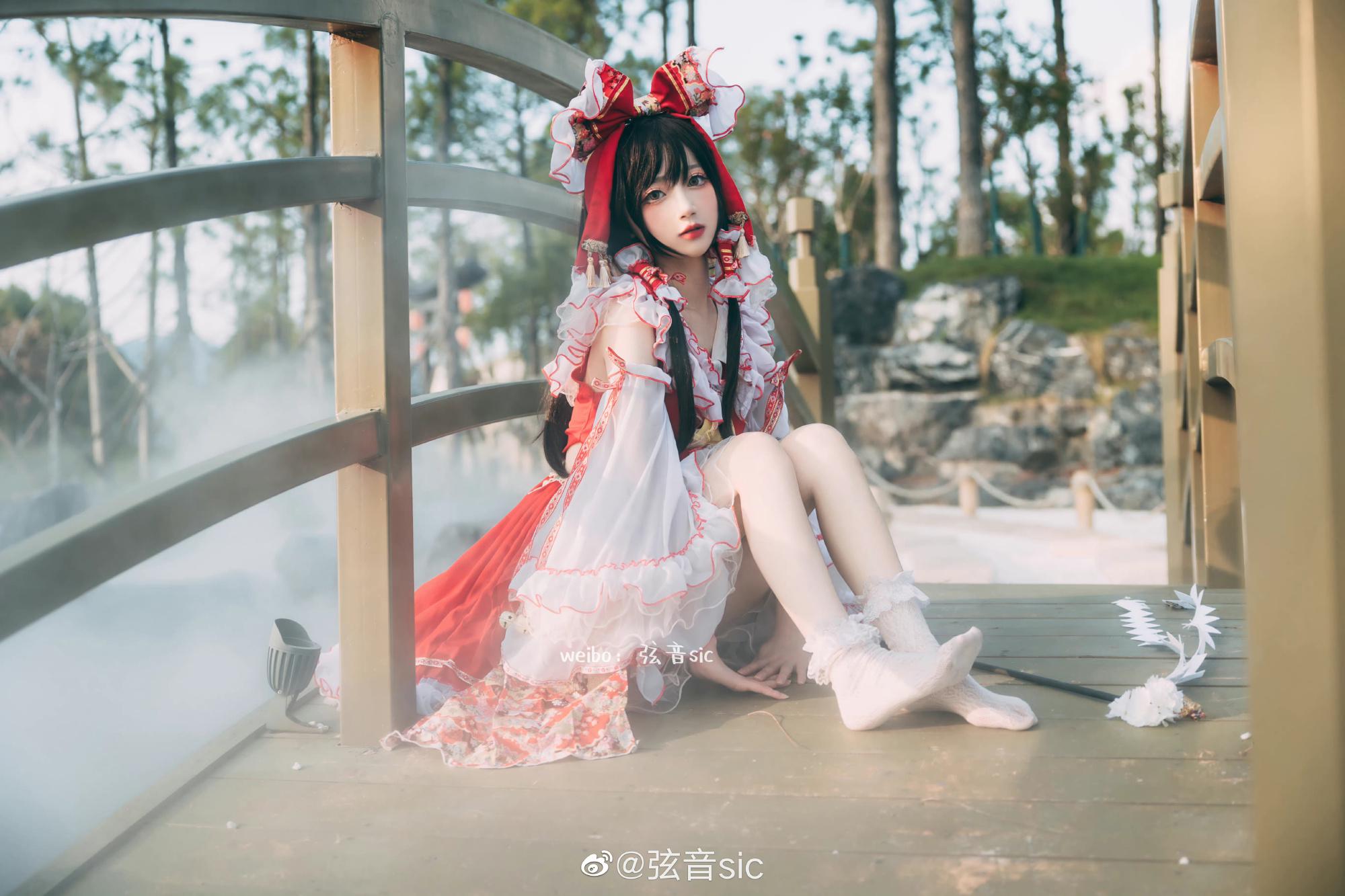 弦音sic 《东方Project》博丽灵梦COSPLAY衣服扮装