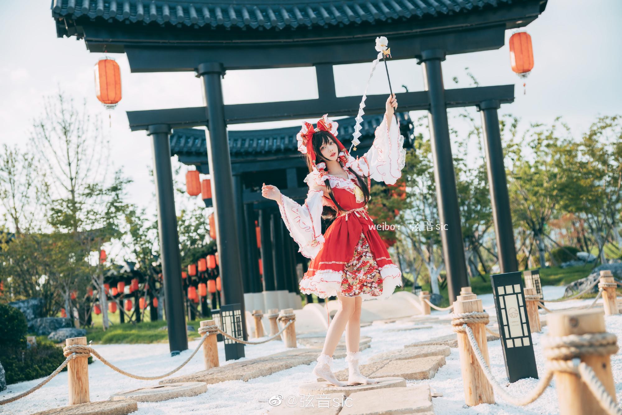 弦音sic 《东方Project》博丽灵梦COSPLAY衣服扮装