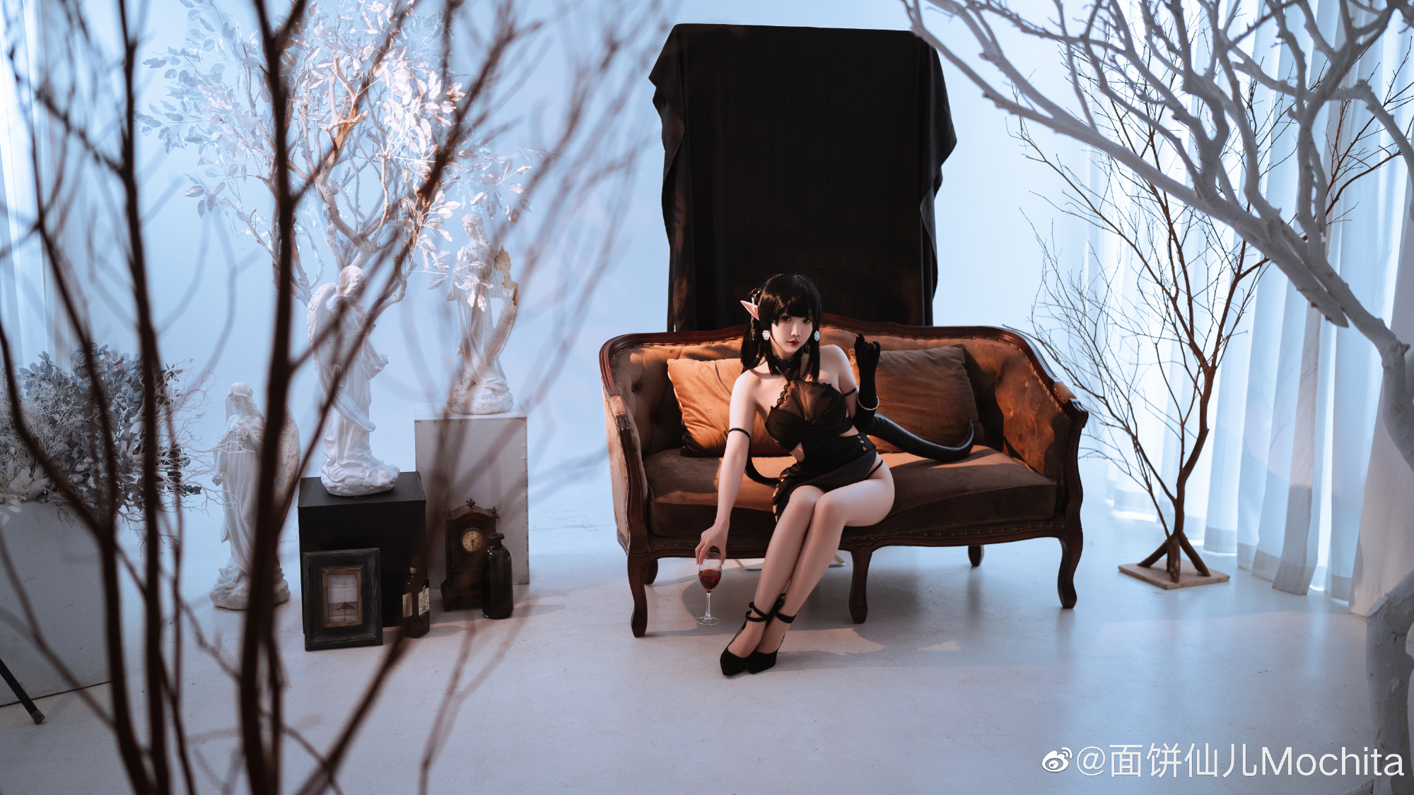 面饼仙儿Mochita《明日方舟》森蚺礼服COS美图欣赏