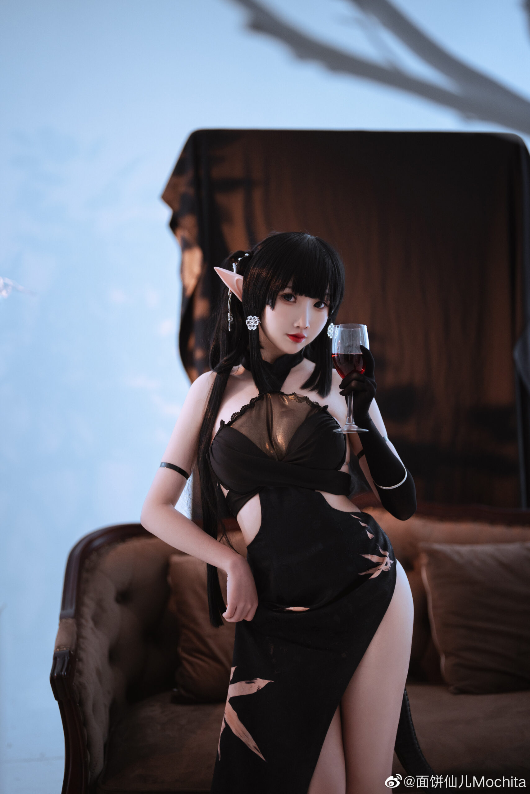 面饼仙儿Mochita《明日方舟》森蚺礼服COS美图欣赏
