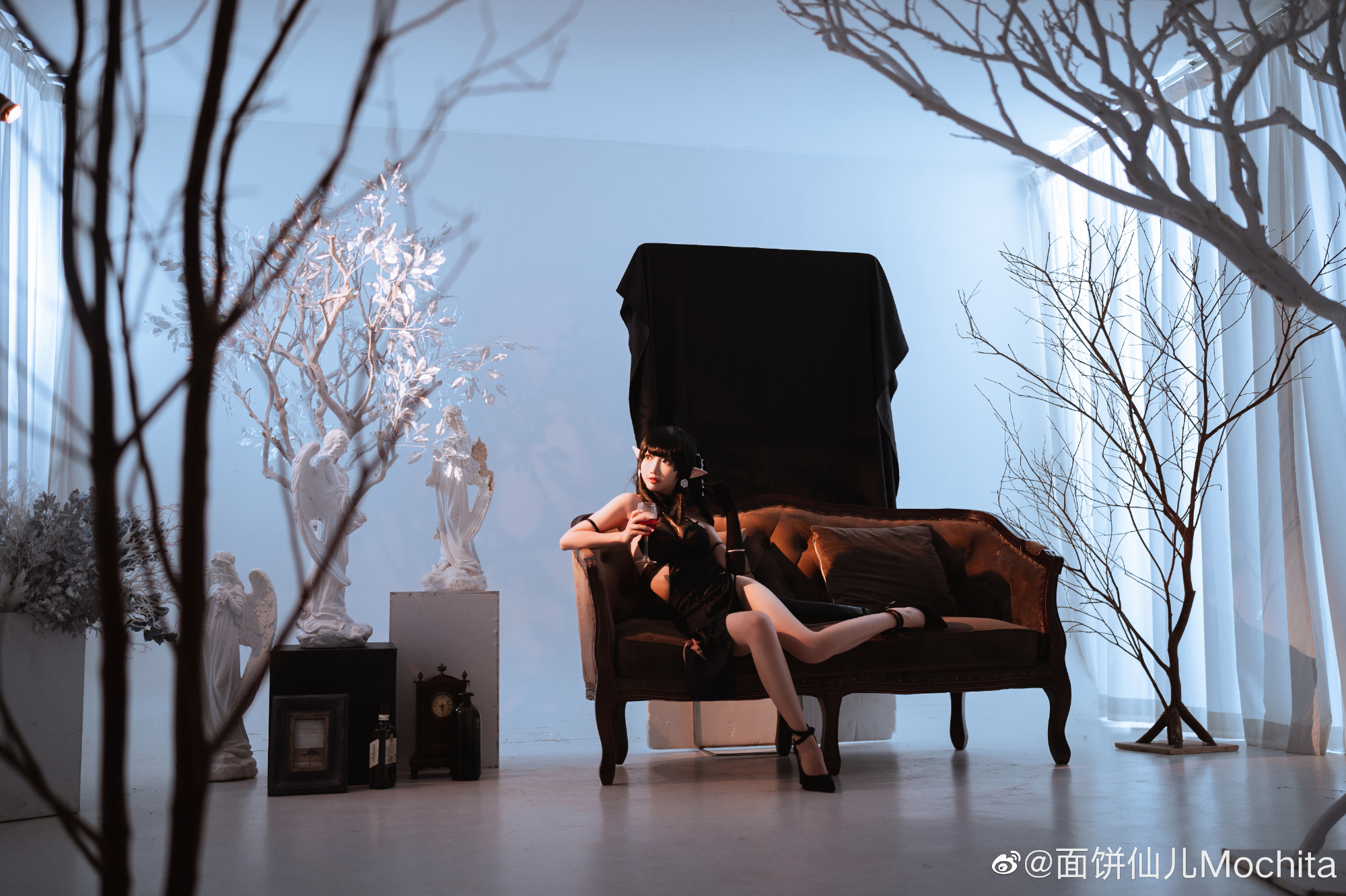 面饼仙儿Mochita《明日方舟》森蚺礼服COS美图欣赏