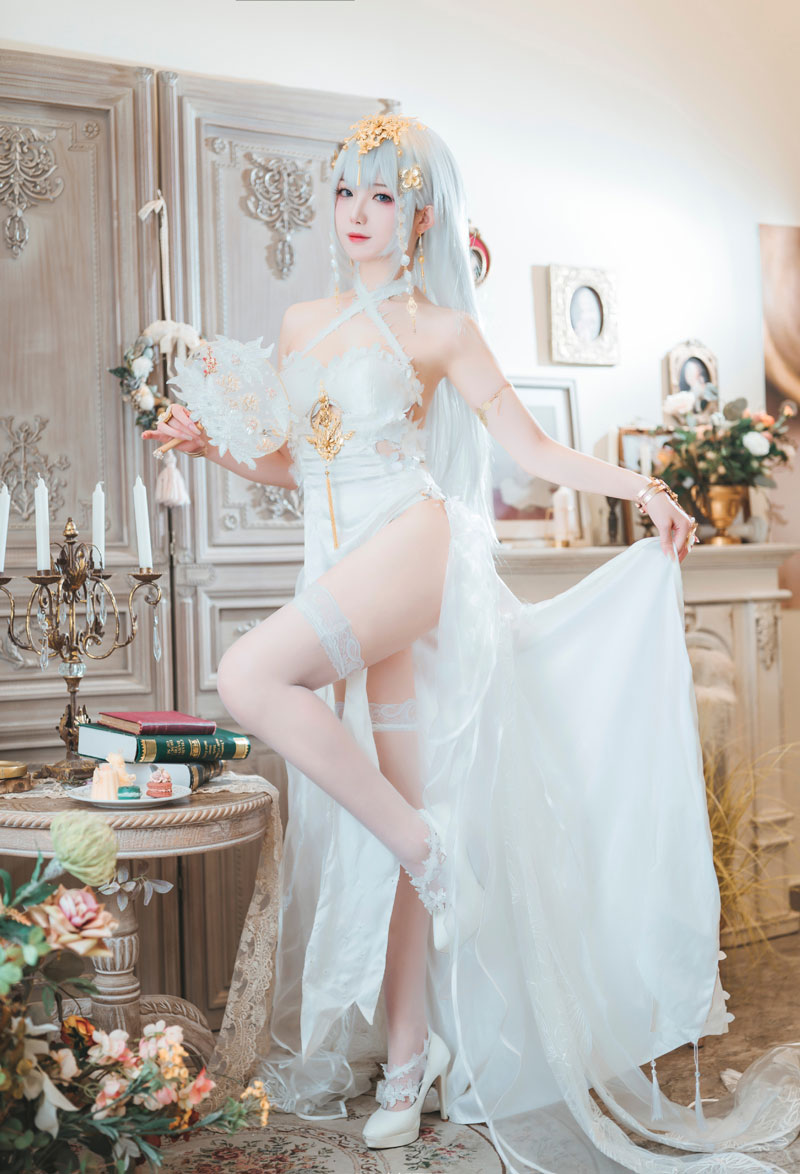 封疆疆v《碧蓝航线》埃姆登COS白色礼服美图