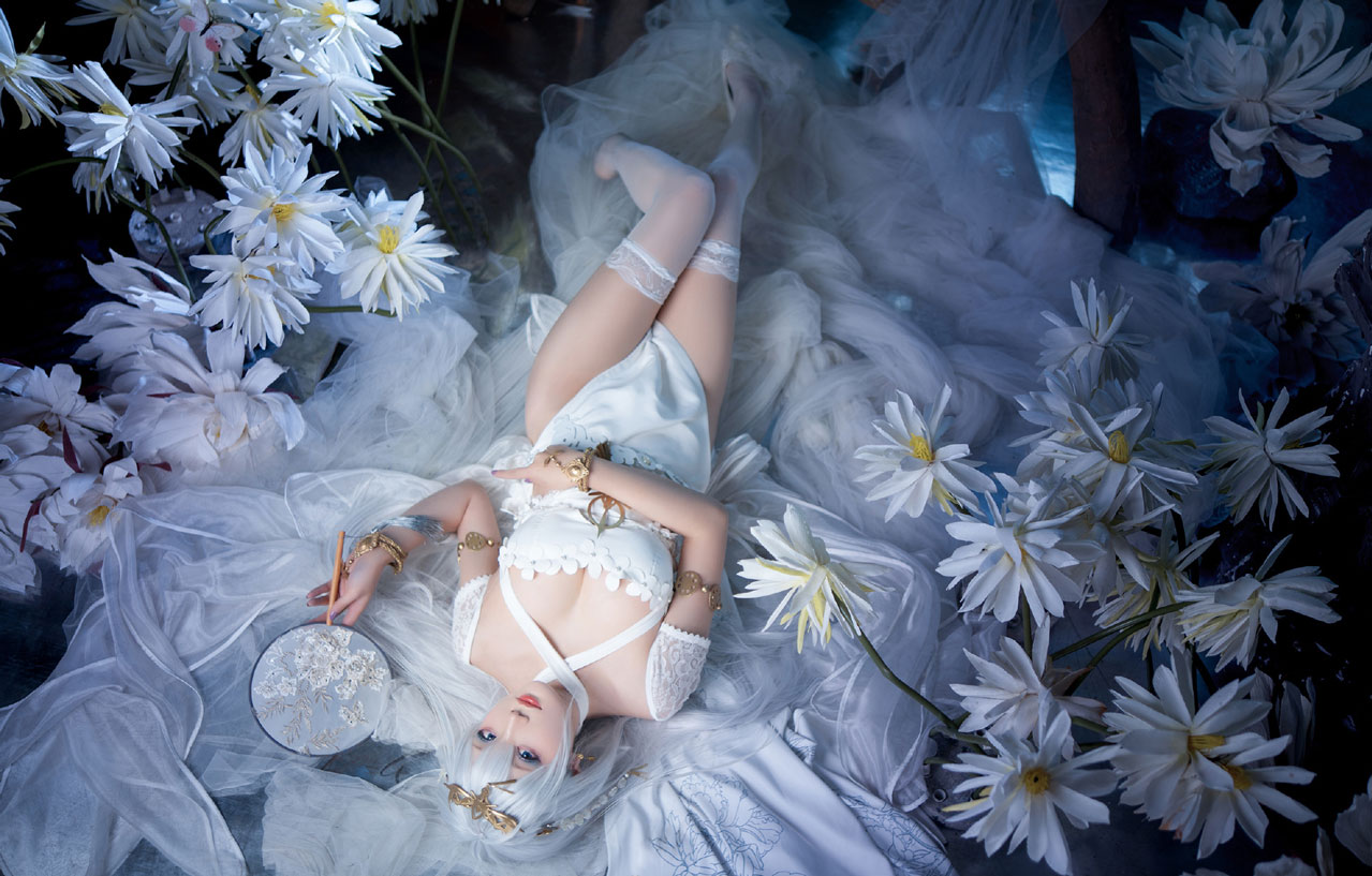 瓜希酱COS《碧蓝航线》埃姆登白色礼服美极了