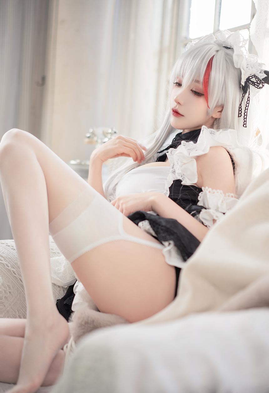 啾小妍Deer《碧蓝航线》埃吉尔女仆COS同人美图
